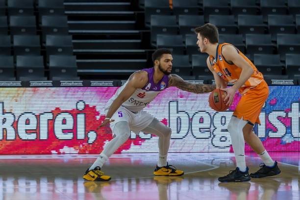 打前入洞 打前入洞