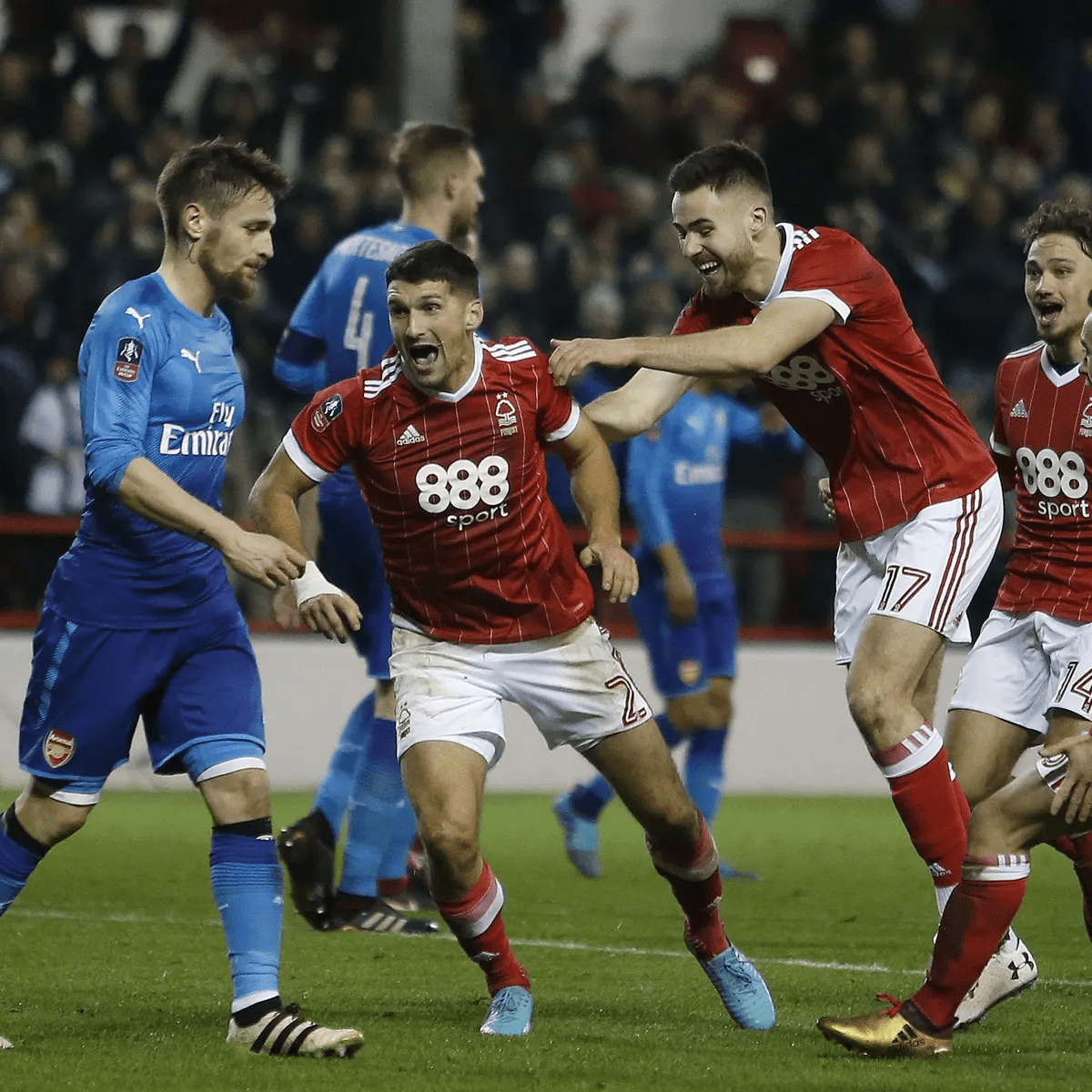 冠赛场上屡 冠赛场上屡