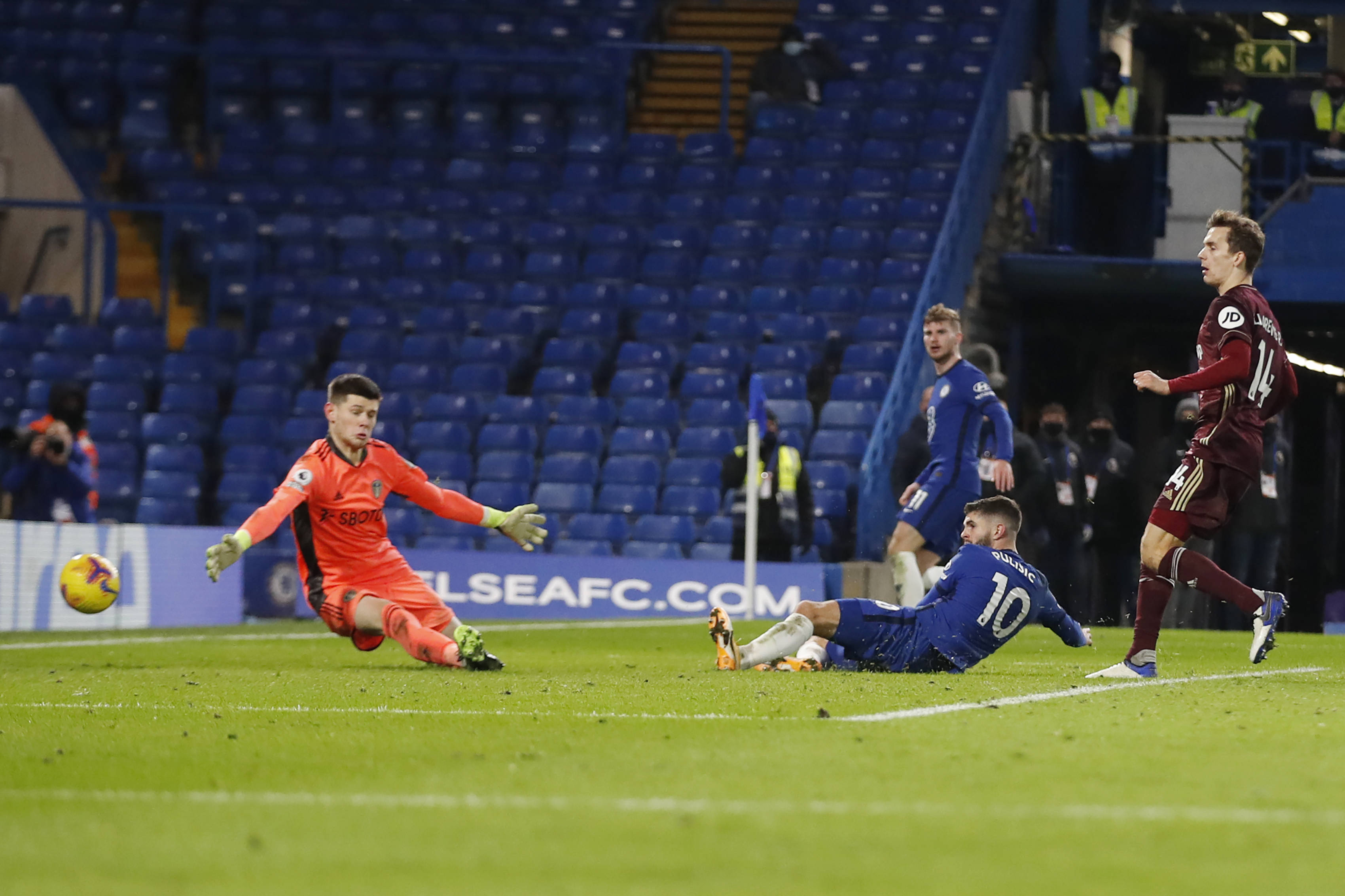 更是对俱乐 更是对俱乐